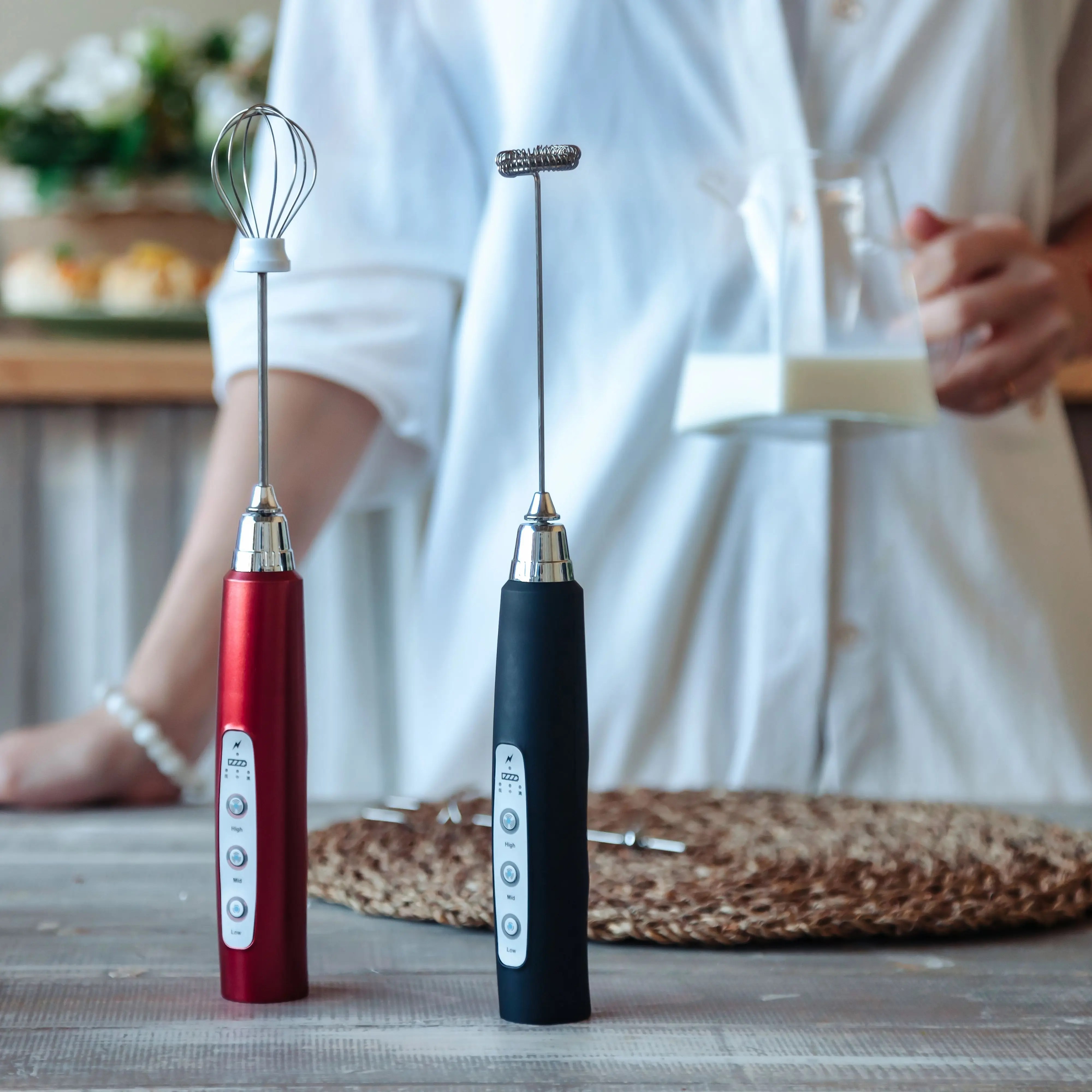Handheld Milk Frother for Coffee, Rechargeable Electric Whisk with 3 Heads 3 Speeds