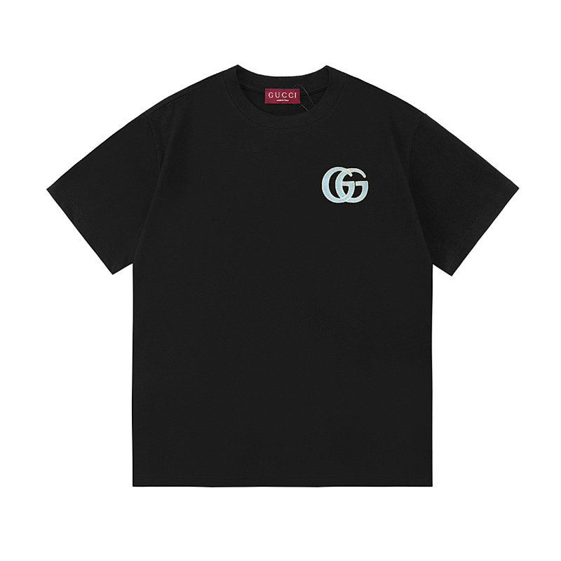 GUCCI シンプルな刺繍ロゴTシャツ