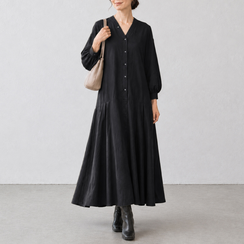 【ゆったり着やせ見え ミモレ丈Vネックワンピース】 バックプリーツデザインで後ろ姿もすっきり。 フロントボタンの縦ラインで、すらっと細見えを叶えます。