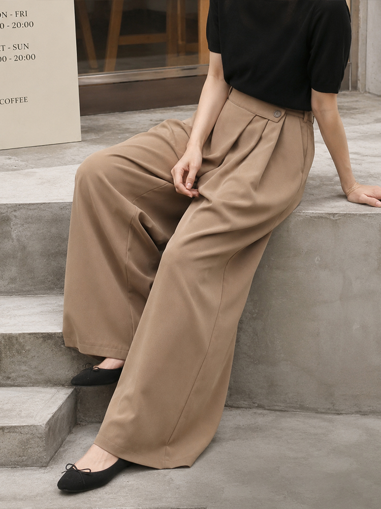 1363936 【アシンメトリーハイウエストワイドパンツ】折り込み斜め前立て、ドレープスラックス。前すっきり後ろゆとりで快適。