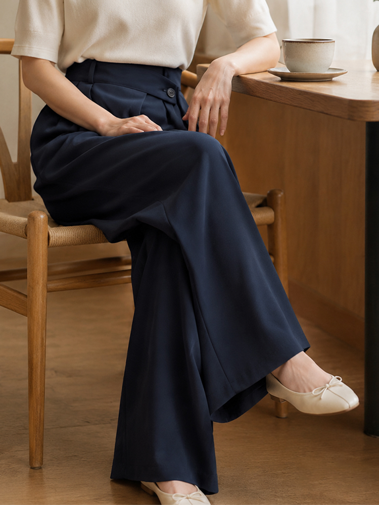 1363936 【アシンメトリーハイウエストワイドパンツ】折り込み斜め前立て、ドレープスラックス。前すっきり後ろゆとりで快適。