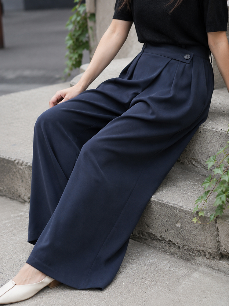 1363936 【アシンメトリーハイウエストワイドパンツ】折り込み斜め前立て、ドレープスラックス。前すっきり後ろゆとりで快適。