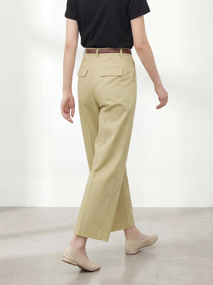 【ヴィンテージ クロップドストレートパンツ】ハイウエスト・バックポケットフラップ付き。軽やかな素材でスタイルアップ、通勤にも上品さをプラス
