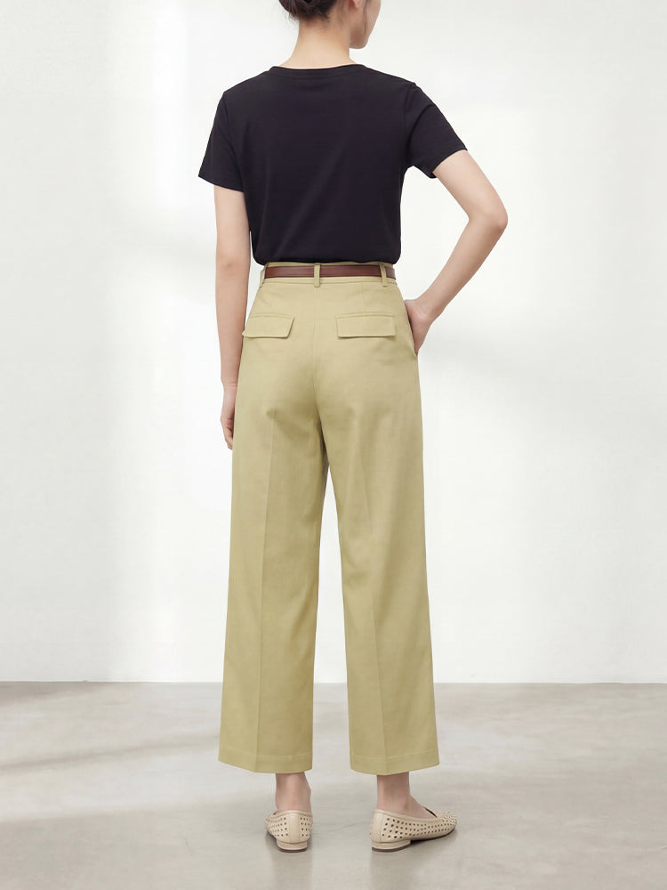 【ヴィンテージ クロップドストレートパンツ】ハイウエスト・バックポケットフラップ付き。軽やかな素材でスタイルアップ、通勤にも上品さをプラス