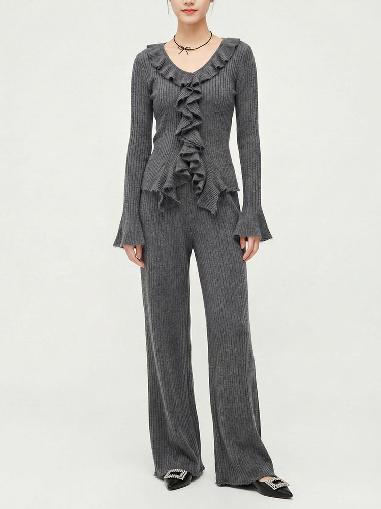 【フリルデザイン きれいめニットセット】セットアップで簡単に高級感演出。ストレッチリブ素材で体にフィットし締め付けず、洗濯機OK