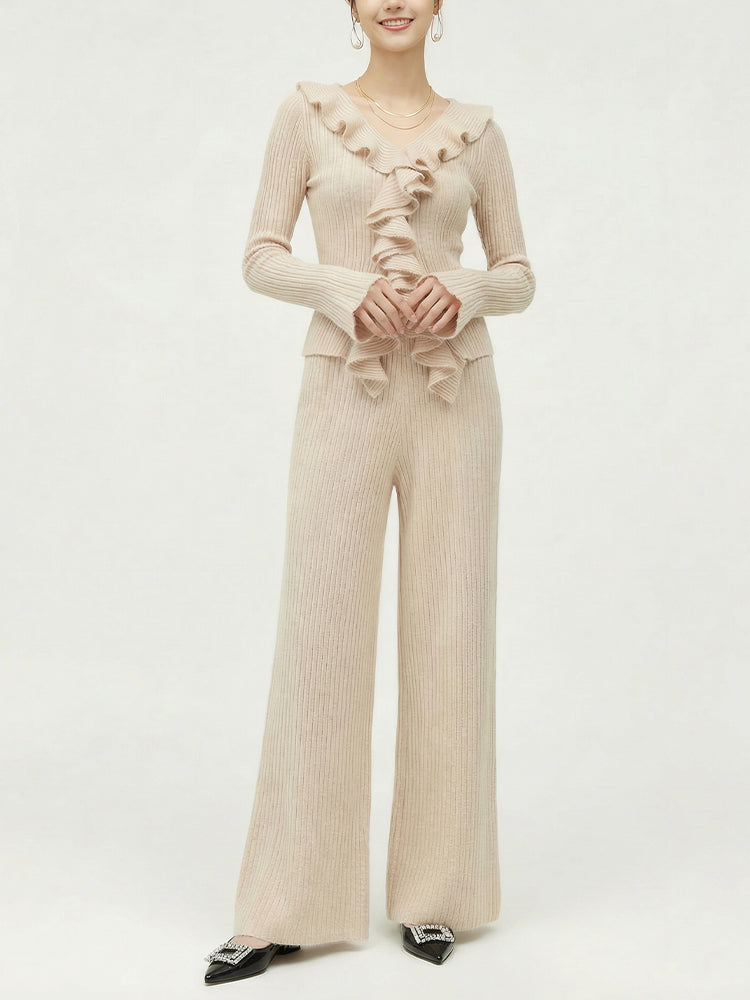 【フリルデザイン きれいめニットセット】セットアップで簡単に高級感演出。ストレッチリブ素材で体にフィットし締め付けず、洗濯機OK