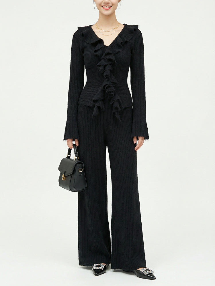 【フリルデザイン きれいめニットセット】セットアップで簡単に高級感演出。ストレッチリブ素材で体にフィットし締め付けず、洗濯機OK