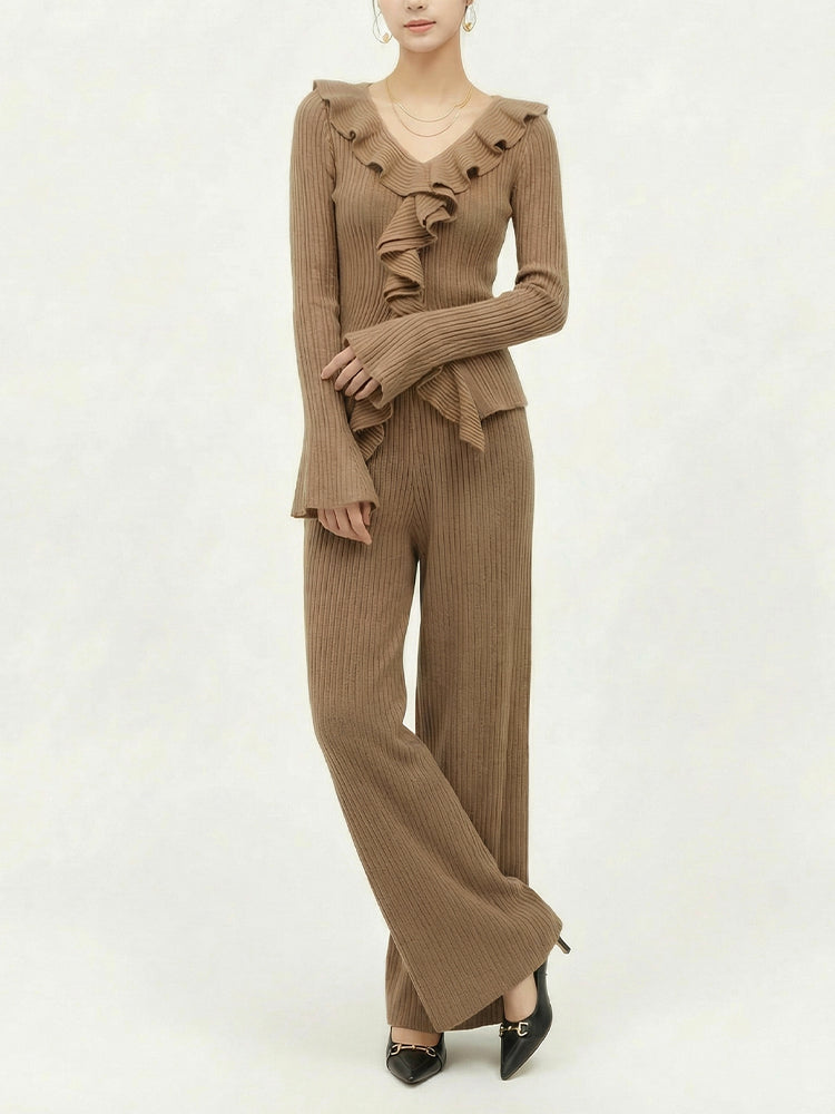 【フリルデザイン きれいめニットセット】セットアップで簡単に高級感演出。ストレッチリブ素材で体にフィットし締め付けず、洗濯機OK