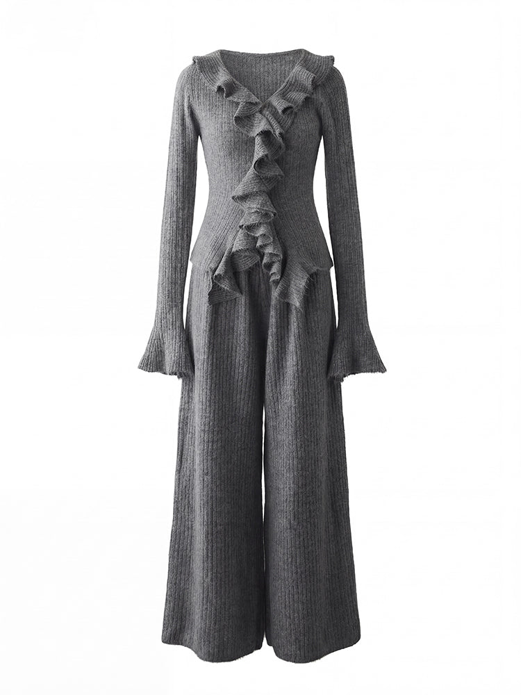 【フリルデザイン きれいめニットセット】セットアップで簡単に高級感演出。ストレッチリブ素材で体にフィットし締め付けず、洗濯機OK