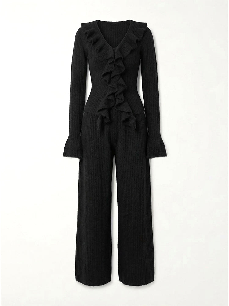 【フリルデザイン きれいめニットセット】セットアップで簡単に高級感演出。ストレッチリブ素材で体にフィットし締め付けず、洗濯機OK