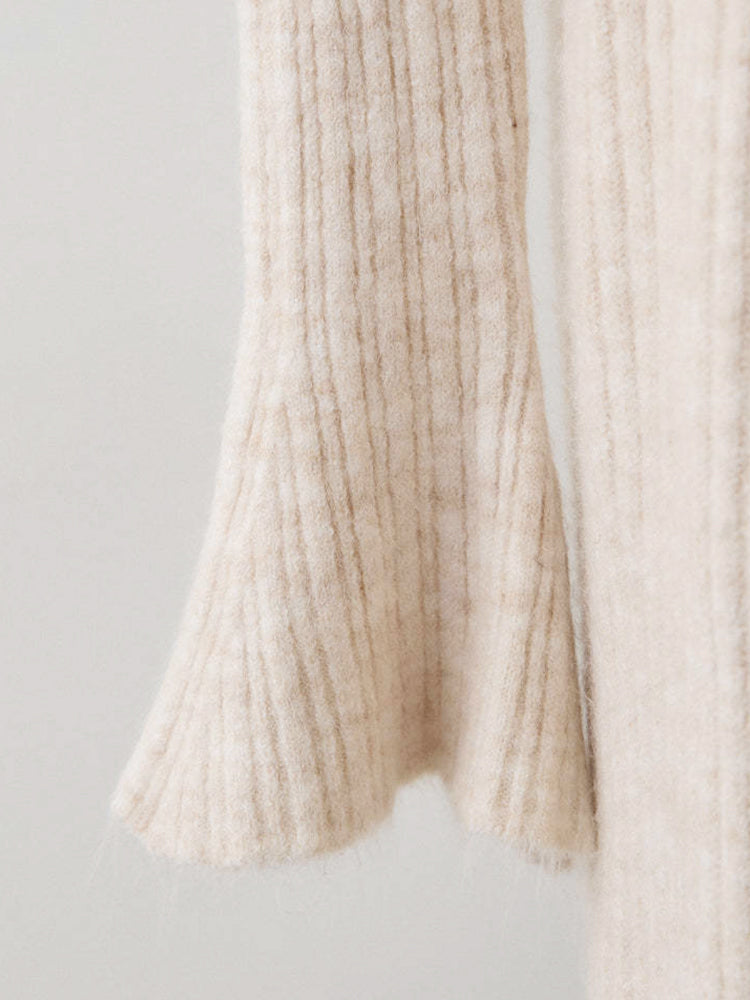 【フリルデザイン きれいめニットセット】セットアップで簡単に高級感演出。ストレッチリブ素材で体にフィットし締め付けず、洗濯機OK