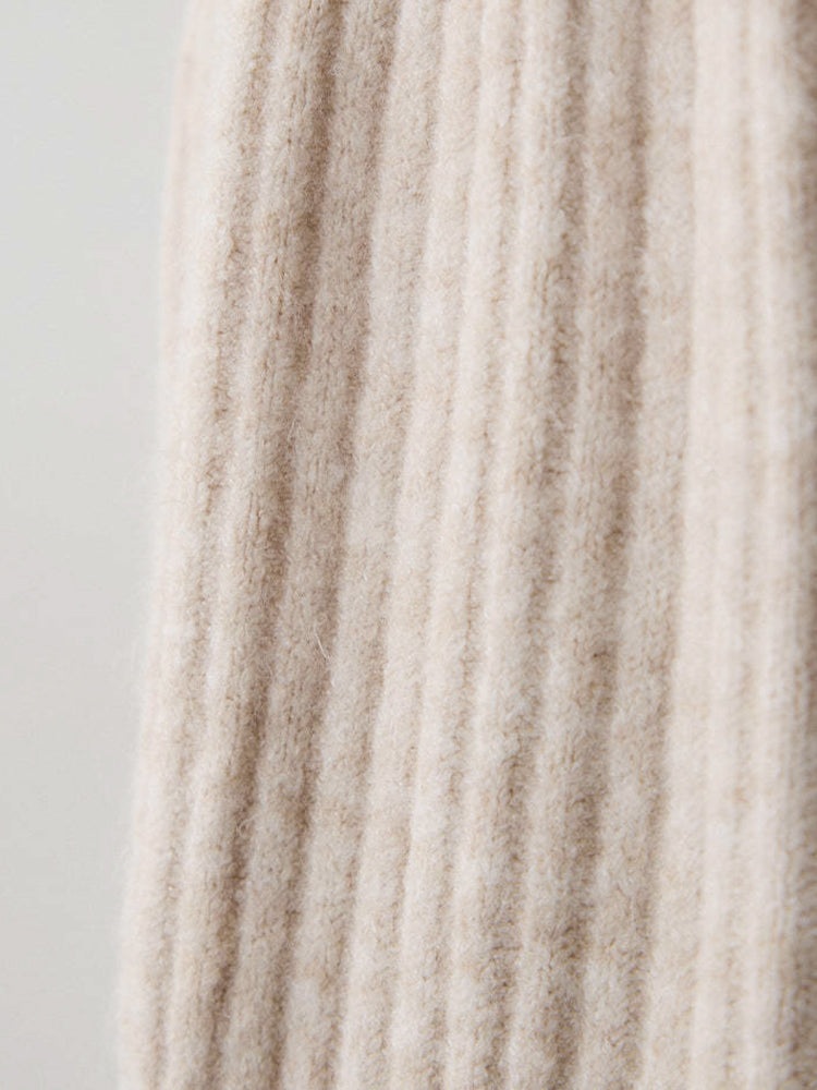 【フリルデザイン きれいめニットセット】セットアップで簡単に高級感演出。ストレッチリブ素材で体にフィットし締め付けず、洗濯機OK