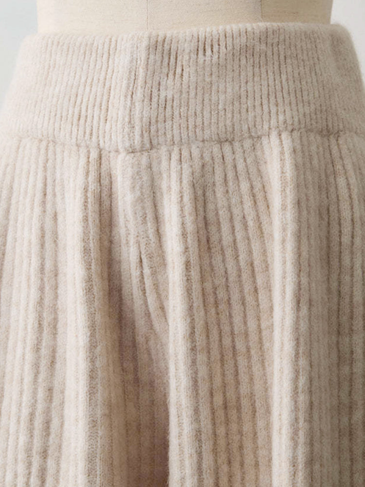 【フリルデザイン きれいめニットセット】セットアップで簡単に高級感演出。ストレッチリブ素材で体にフィットし締め付けず、洗濯機OK