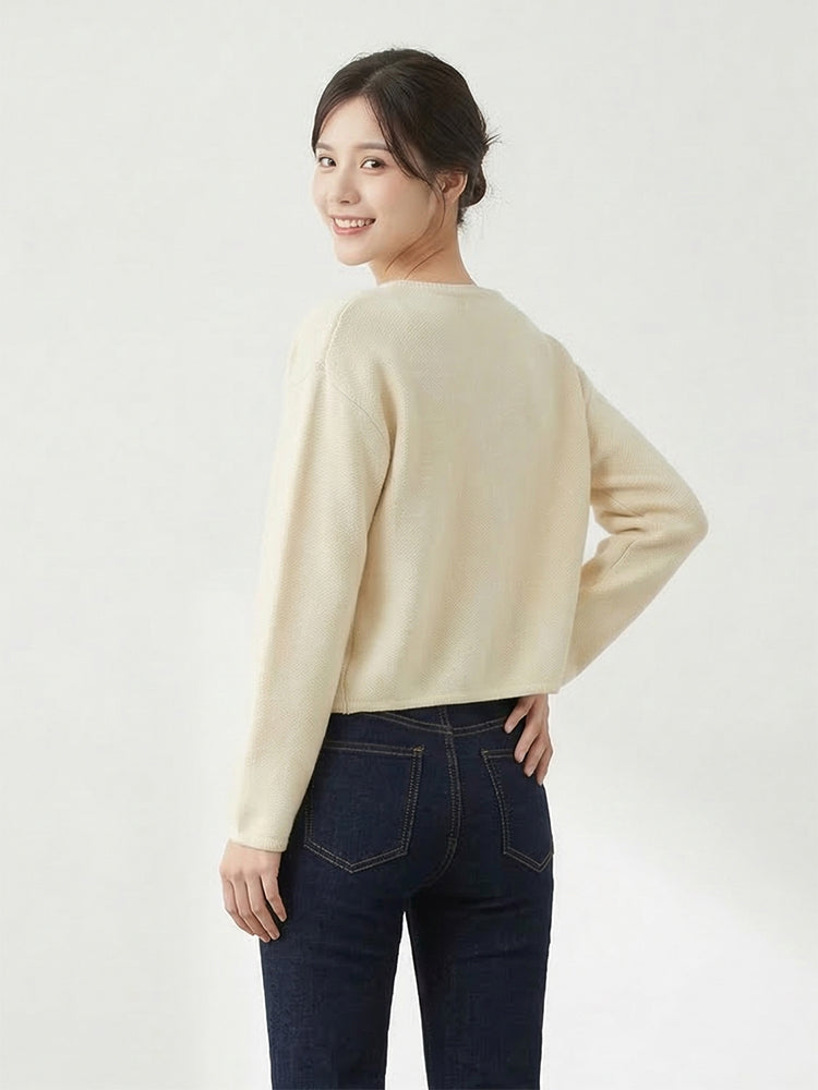 【ゴールドボタンニットショートコート】 品のある優しい雰囲気で、大人の通勤コーデに"