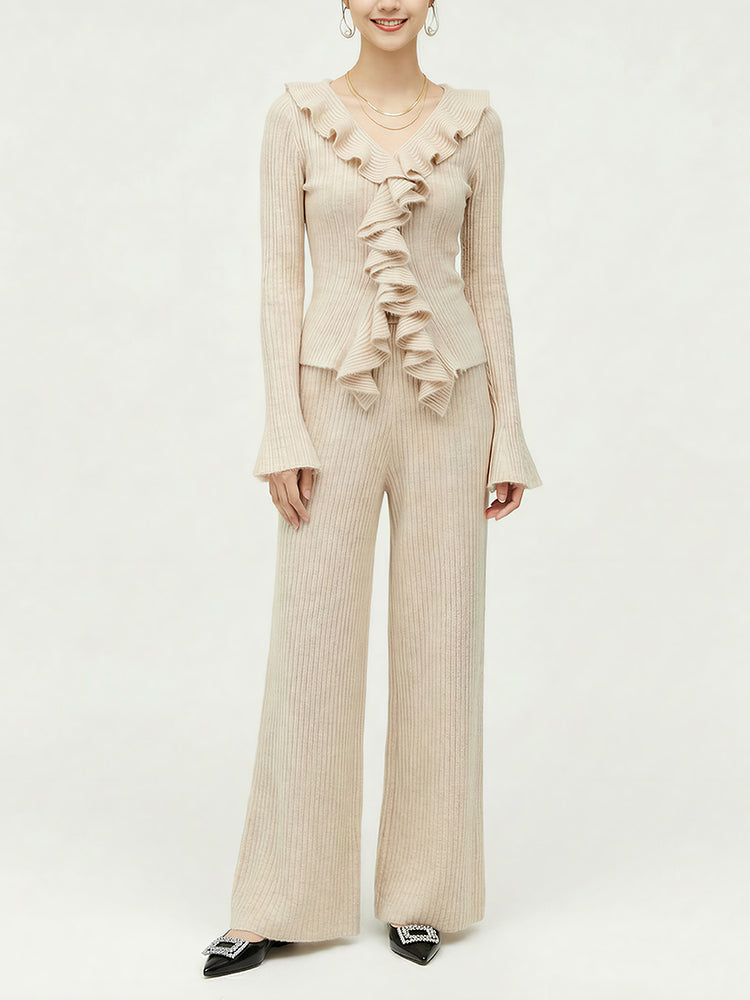 【フリルデザイン きれいめニットセット】セットアップで簡単に高級感演出。ストレッチリブ素材で体にフィットし締め付けず、洗濯機OK