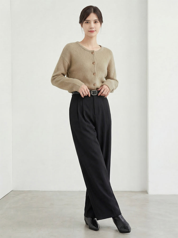 【ゴールドボタンニットショートコート】 品のある優しい雰囲気で、大人の通勤コーデに"