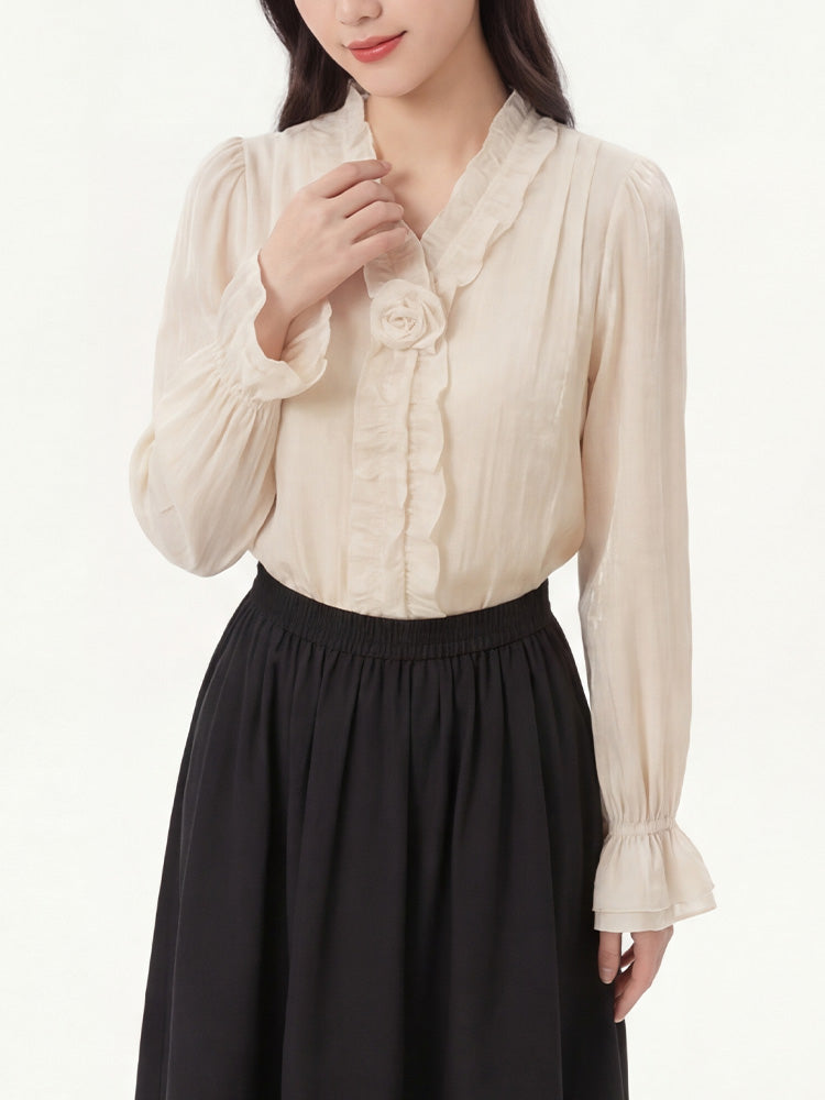 【フレンチシャツ】フリル & 立体フラワーで優しい雰囲気、薄手で通気性抜群、軽やかな着心地