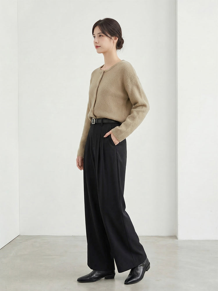 【ゴールドボタンニットショートコート】 品のある優しい雰囲気で、大人の通勤コーデに"