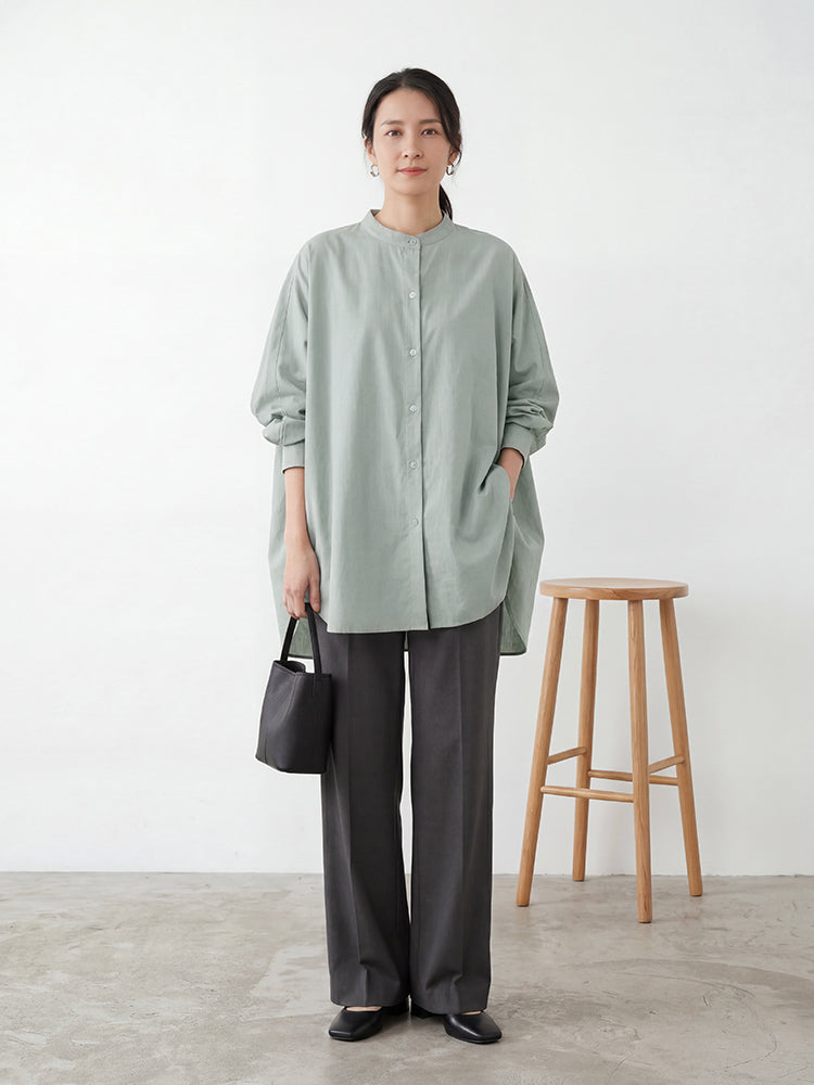 【ドルマンスリーブロングシャツ】スタンドカラー、前短後長スリット、ゆったりシルエットでストレスフリー、上品で合わせやすい