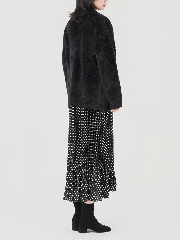 ブラックドット柄の九分袖ワンピース