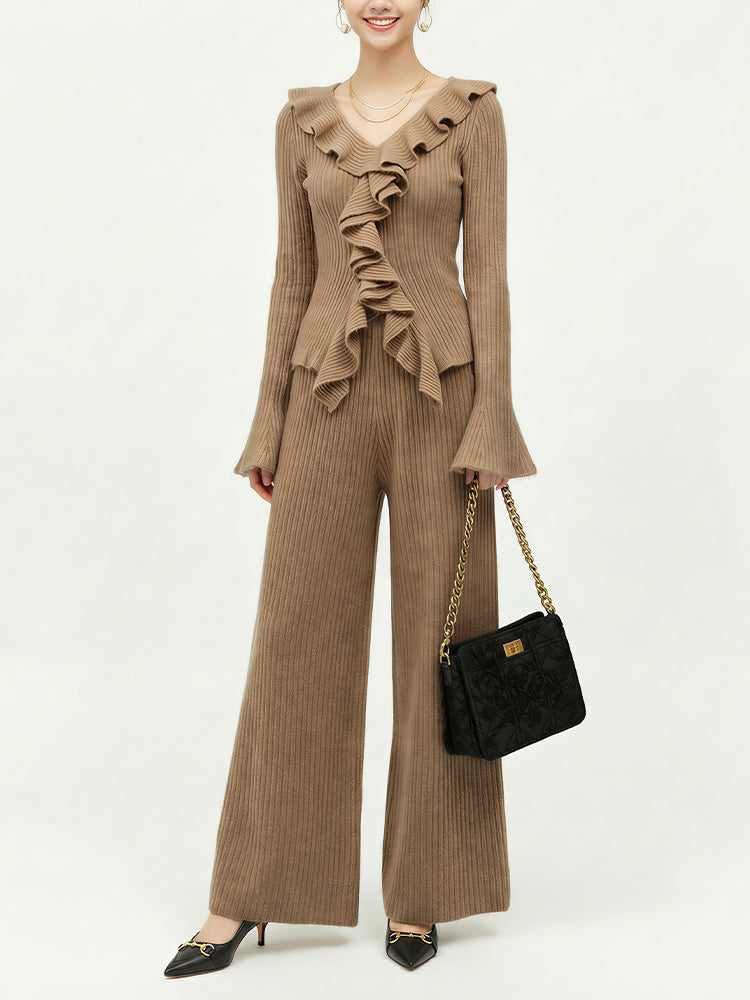 【フリルデザイン きれいめニットセット】セットアップで簡単に高級感演出。ストレッチリブ素材で体にフィットし締め付けず、洗濯機OK