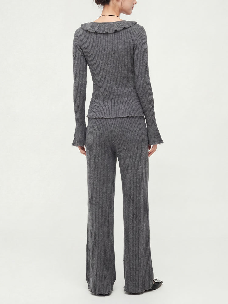 【フリルデザイン きれいめニットセット】セットアップで簡単に高級感演出。ストレッチリブ素材で体にフィットし締め付けず、洗濯機OK