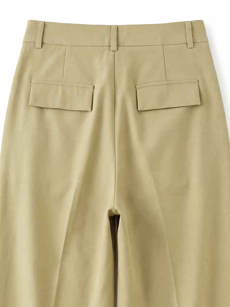 【ヴィンテージ クロップドストレートパンツ】ハイウエスト・バックポケットフラップ付き。軽やかな素材でスタイルアップ、通勤にも上品さをプラス