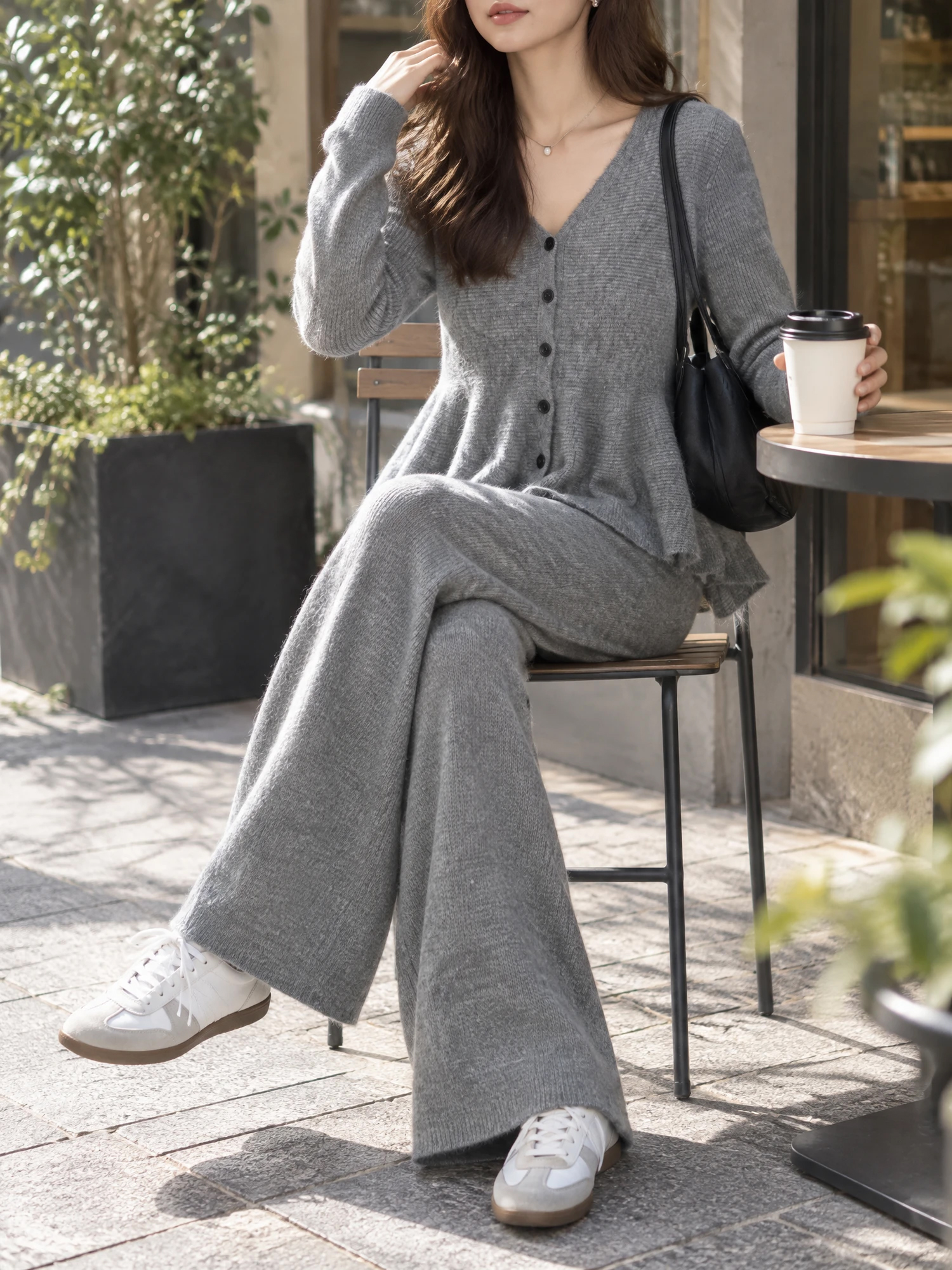 【垢抜けセットアップ  |  もちもちVネックフリル TOPS ＋ 美シルエットニットパンツ 2点セット】