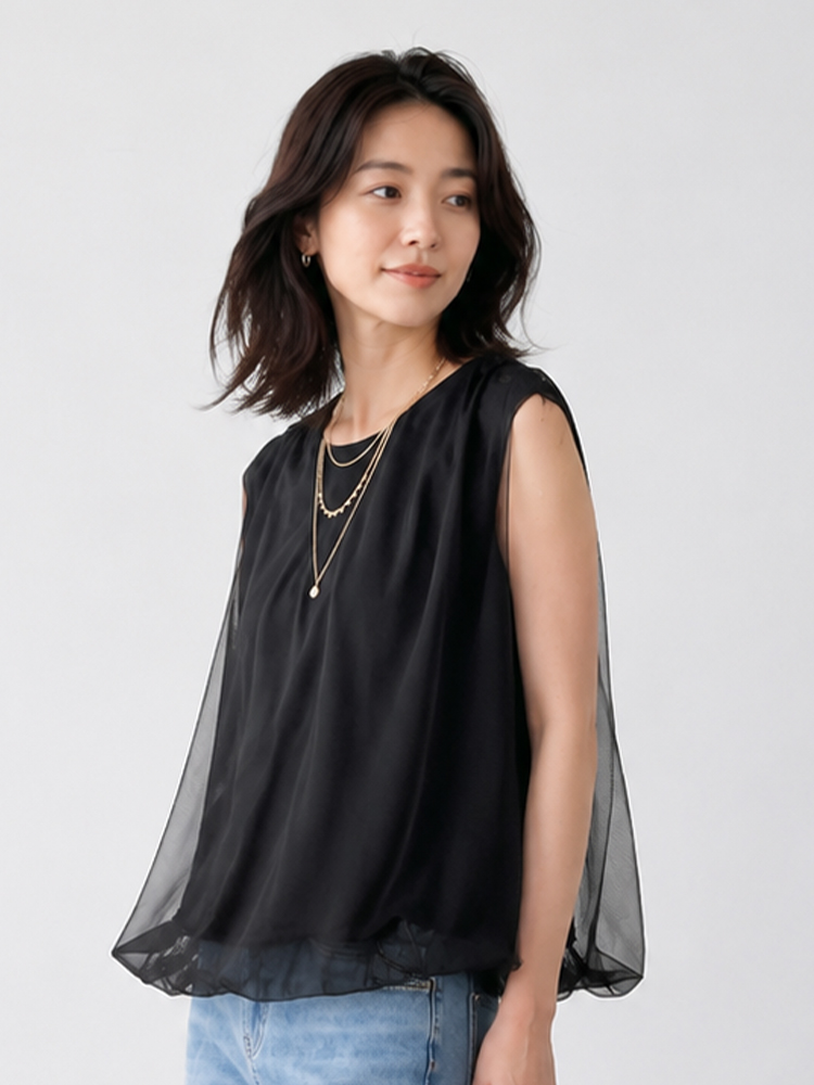 【シンプルブラック  チュール  二重Tシャツ】 チュールの二重構造でカバー＆スリム見え。シャープなシルエットが、品格と若々しさを両立させます