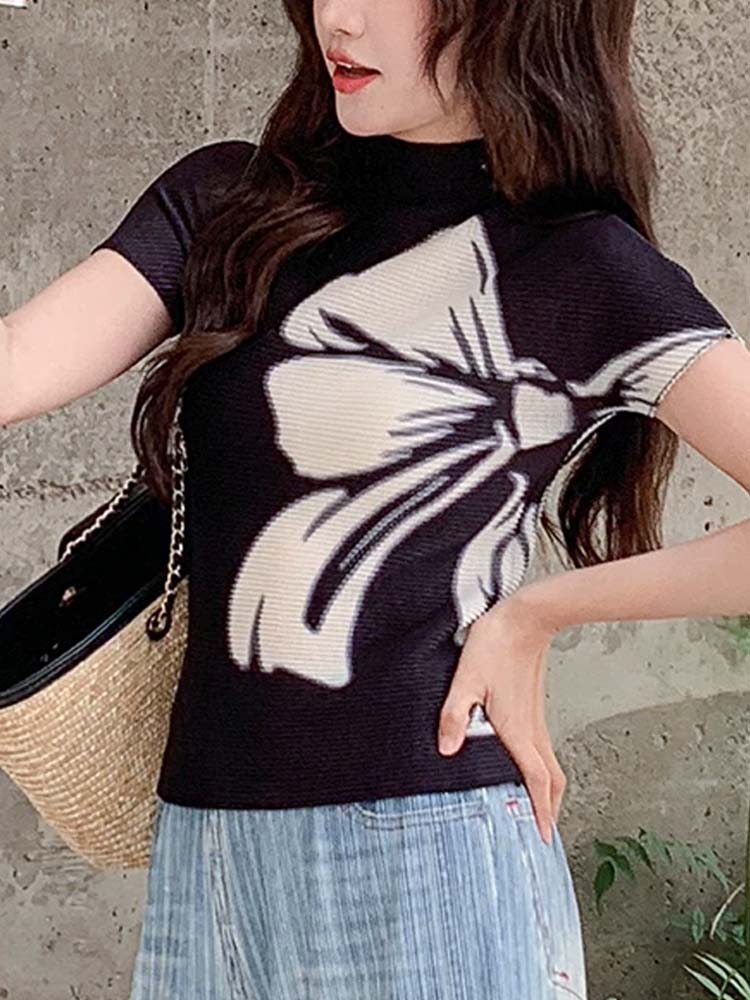 【洗練された通勤の必須アイテム】白黒リボンプリント、程よい凹凸感のあるプリーツブラウス-sosove