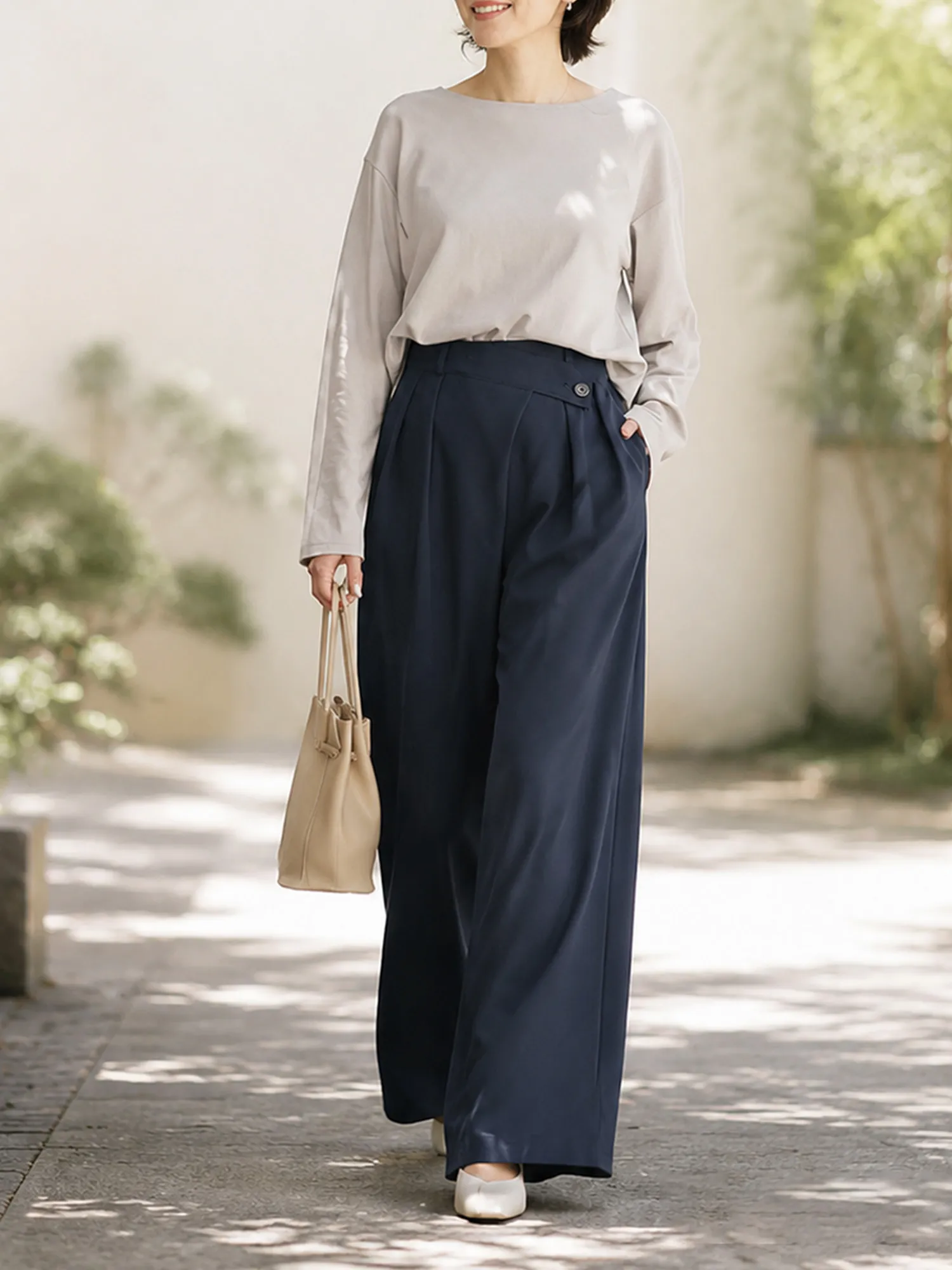 【アシンメトリーハイウエストワイドパンツ】折り込み斜め前立て、ドレープスラックス。前すっきり後ろゆとりで快適。