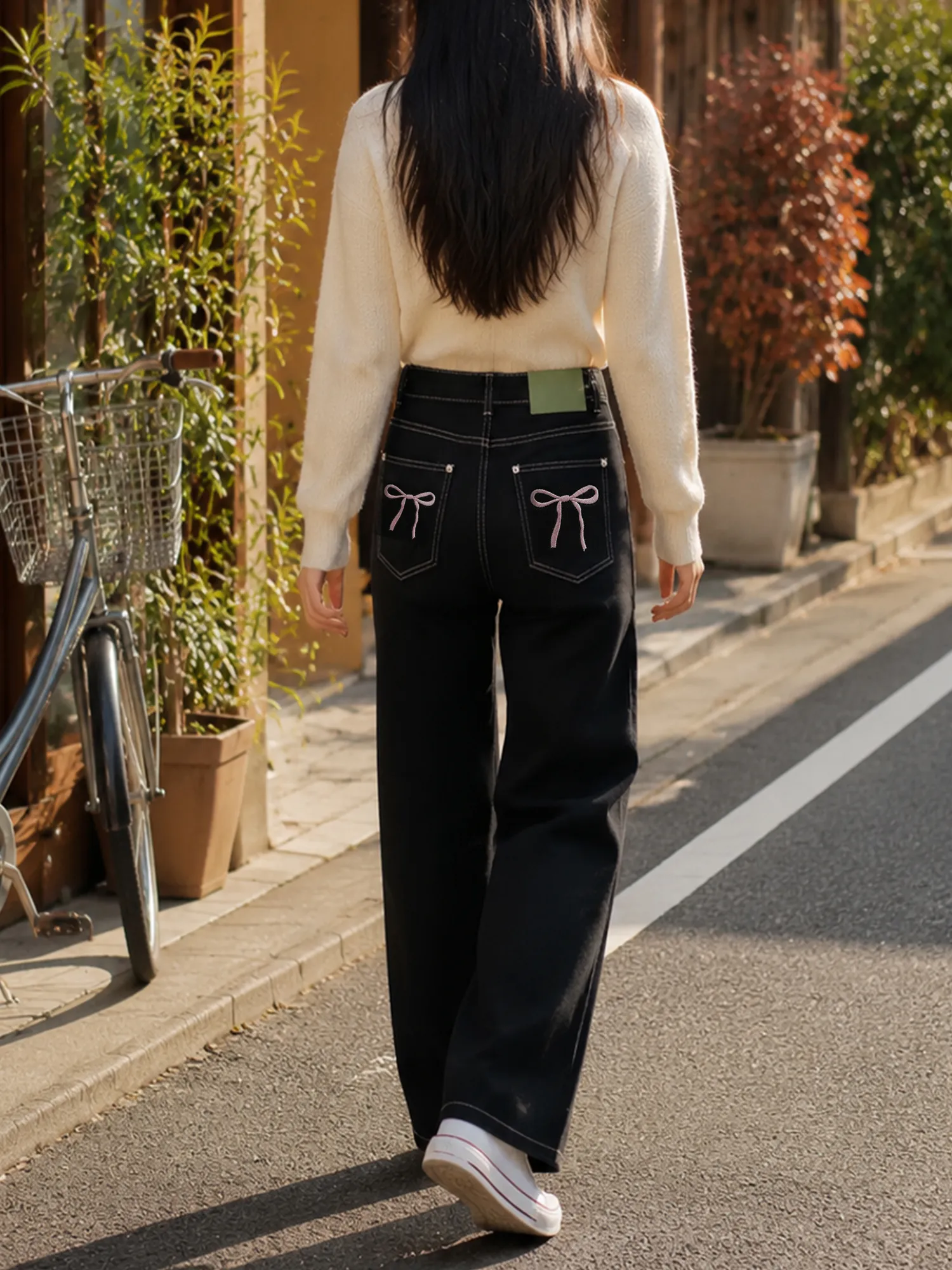 【ポケット刺繍 ストレートデニムパンツ】