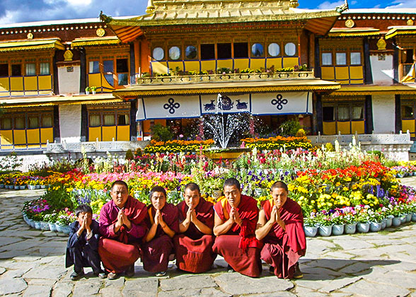 Norbulingka Park