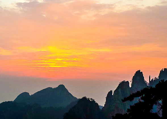 Sunrise at Xihai Grand Canyon