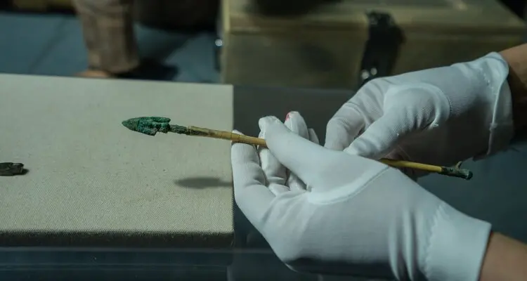 handle the Qin Dynasty relics