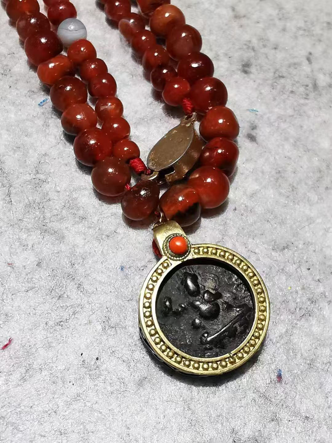 10432   藏传老天铁金刚手菩萨配老红玛瑙项链Tibetan Old Vajra Hand Bodhisattva with Old Red Agate Necklace