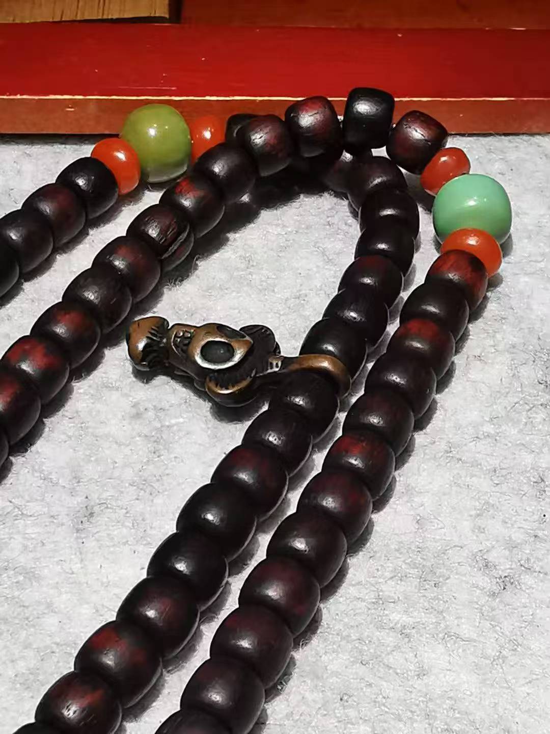 13784 Heritage collectible-grade Tibetan old rosewood prayer beads set with old high-grade white Buddha head and old Gannan top bead, complete set of 108 beads   传世收藏级藏传老紫檀搭配老高级白佛头老甘南顶珠成套108佛珠