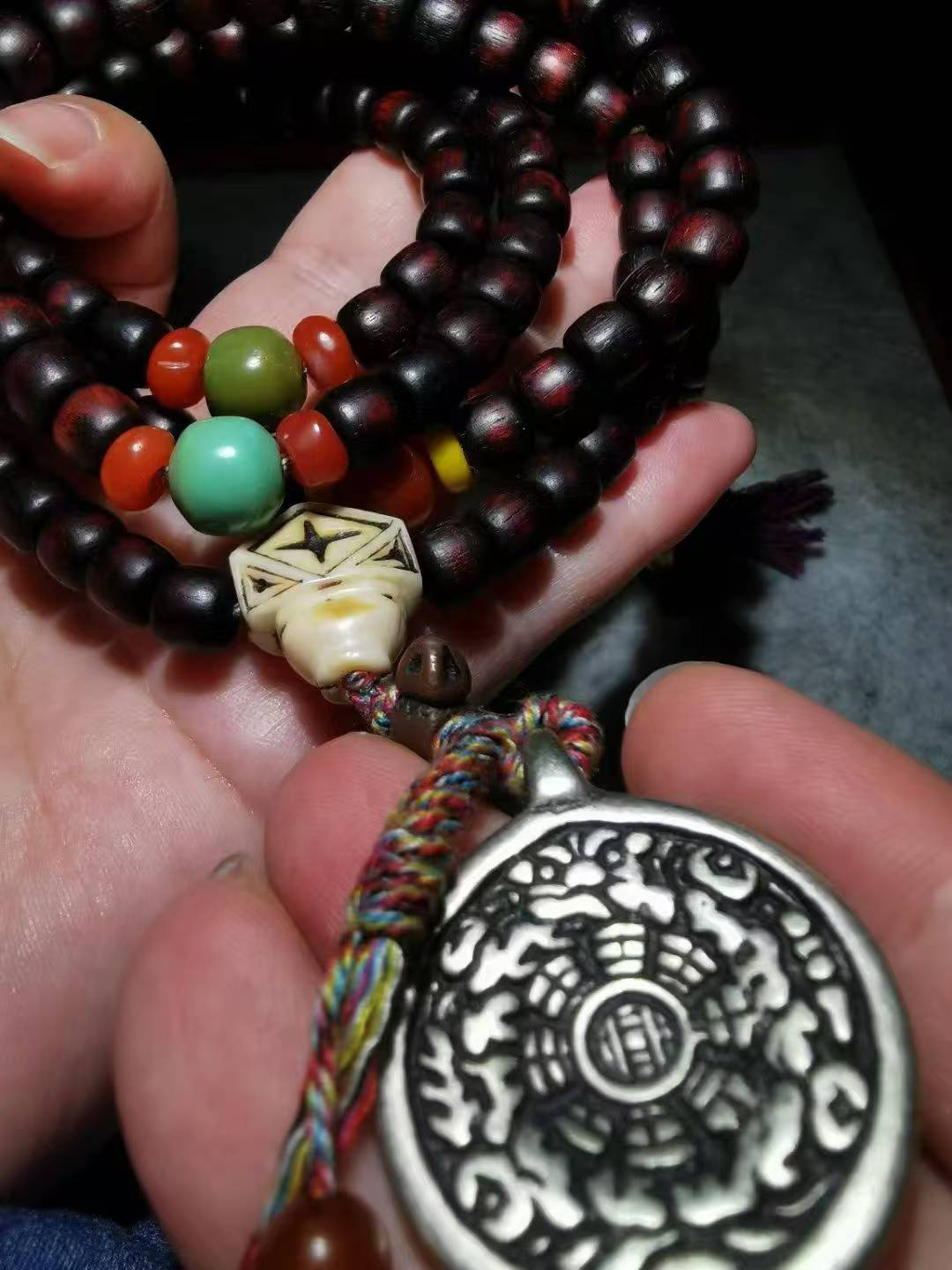 13784 Heritage collectible-grade Tibetan old rosewood prayer beads set with old high-grade white Buddha head and old Gannan top bead, complete set of 108 beads   传世收藏级藏传老紫檀搭配老高级白佛头老甘南顶珠成套108佛珠