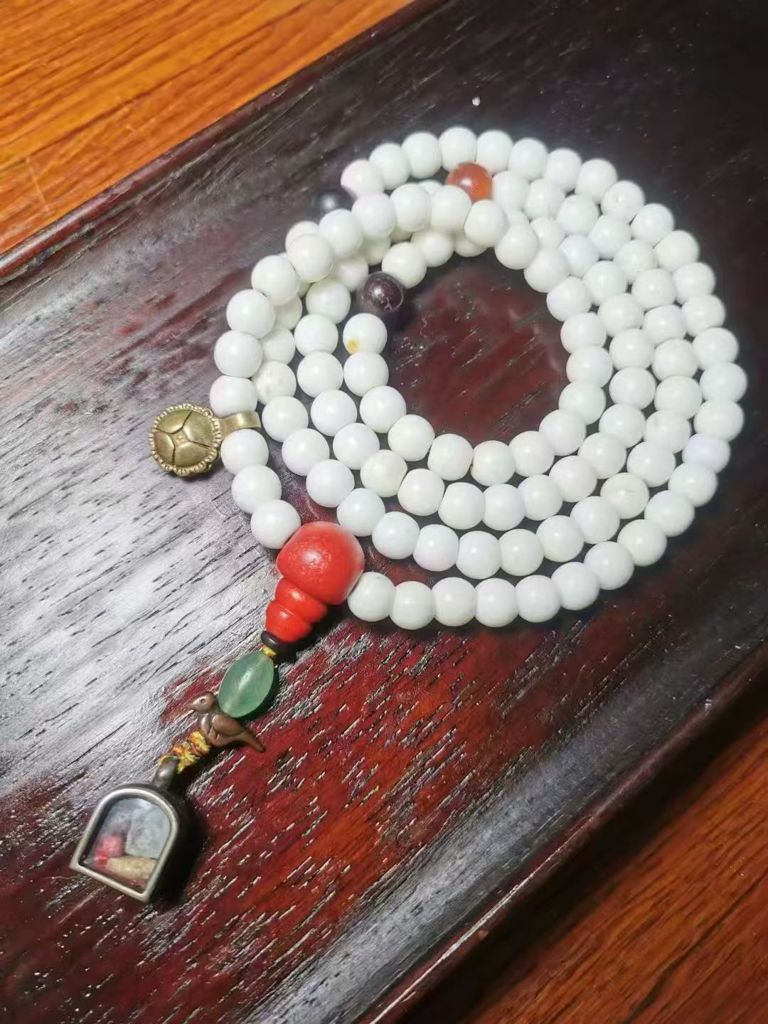 13893 Tibetan Antique Conch 108-Bead Mala with Old Garnet, Old Glass Buddha Head, and Old Meteorite Gawu Box Pendant藏传老砗车108佛珠搭配老石榴石老琉璃佛头老天铁噶乌盒吊坠