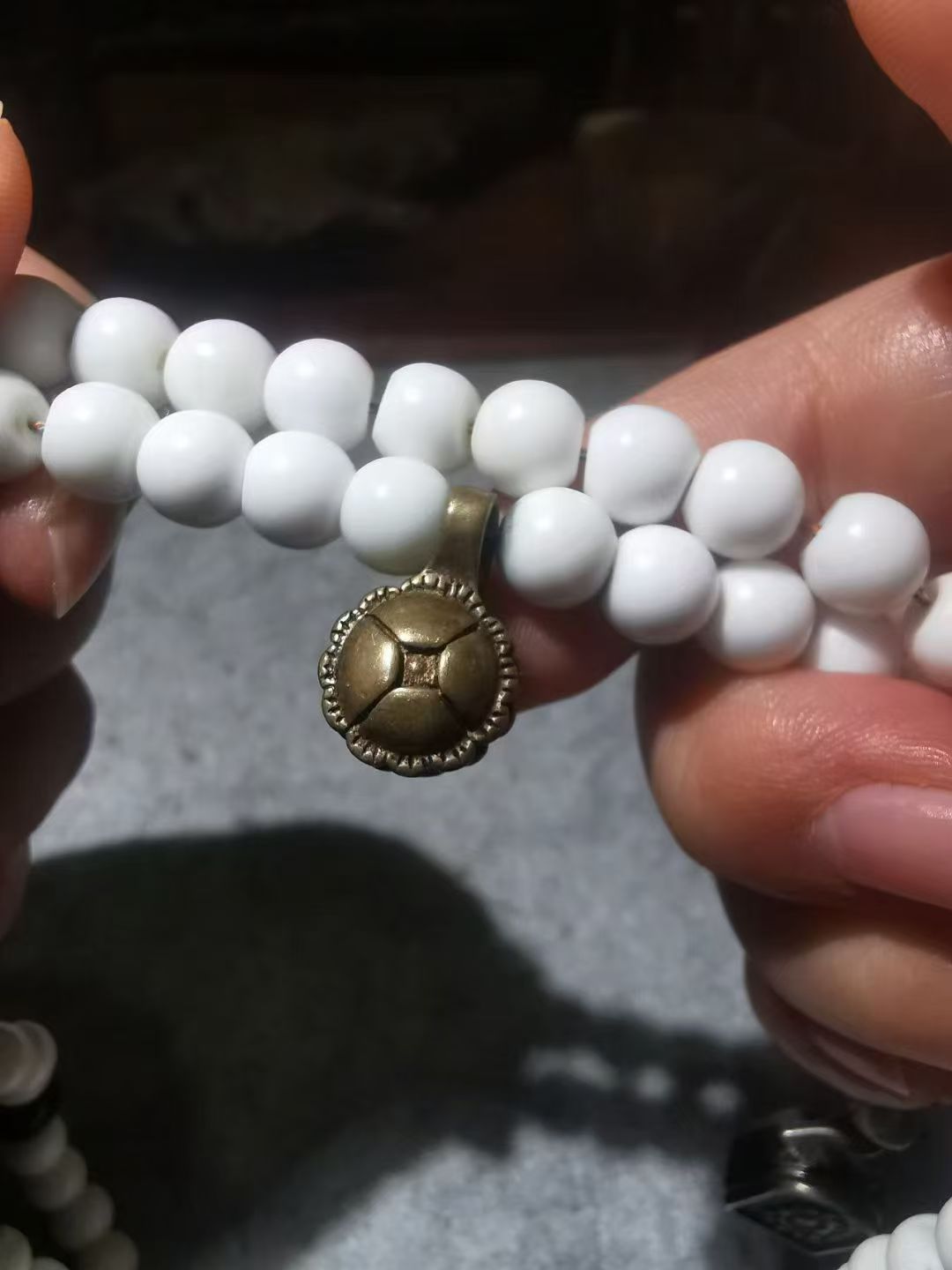 13893 Tibetan Antique Conch 108-Bead Mala with Old Garnet, Old Glass Buddha Head, and Old Meteorite Gawu Box Pendant藏传老砗车108佛珠搭配老石榴石老琉璃佛头老天铁噶乌盒吊坠