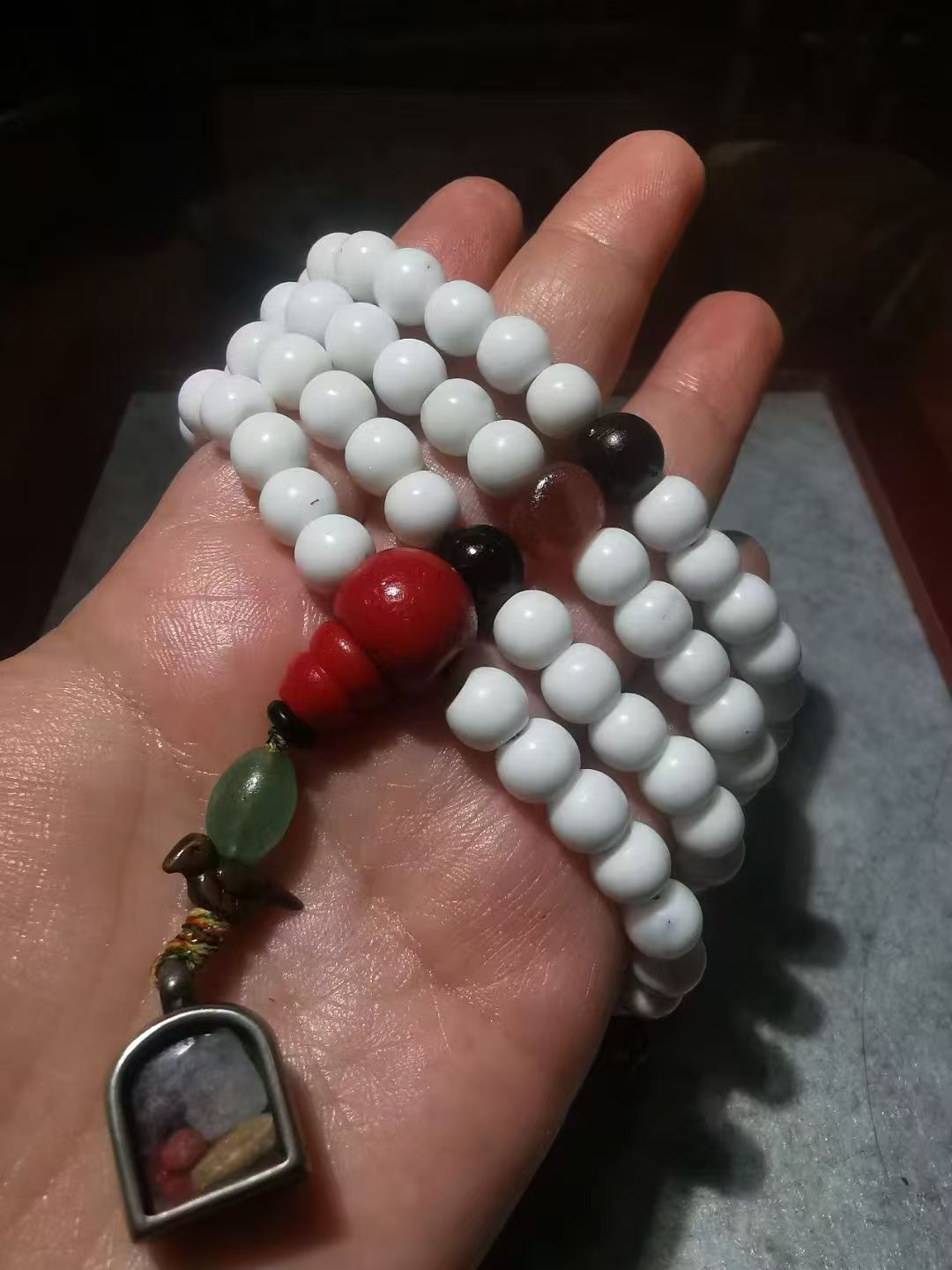 13893 Tibetan Antique Conch 108-Bead Mala with Old Garnet, Old Glass Buddha Head, and Old Meteorite Gawu Box Pendant藏传老砗车108佛珠搭配老石榴石老琉璃佛头老天铁噶乌盒吊坠