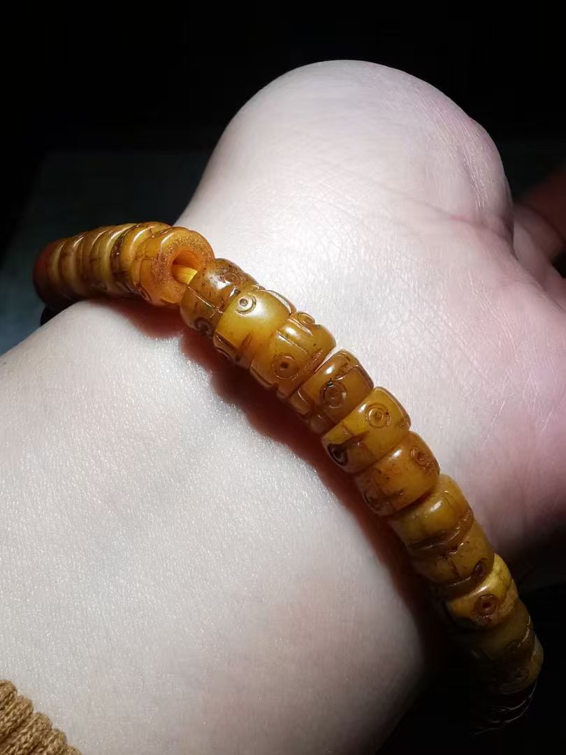 13799 Tibetan Old Qin Cinnabar Agate Three-Eyed Dzi Bead Bracelet with Baoshan South Red Dot-Inscribed Ox Bone  藏传老沁朱砂玛瑙三眼天珠配保山南红点咒牛骨手串