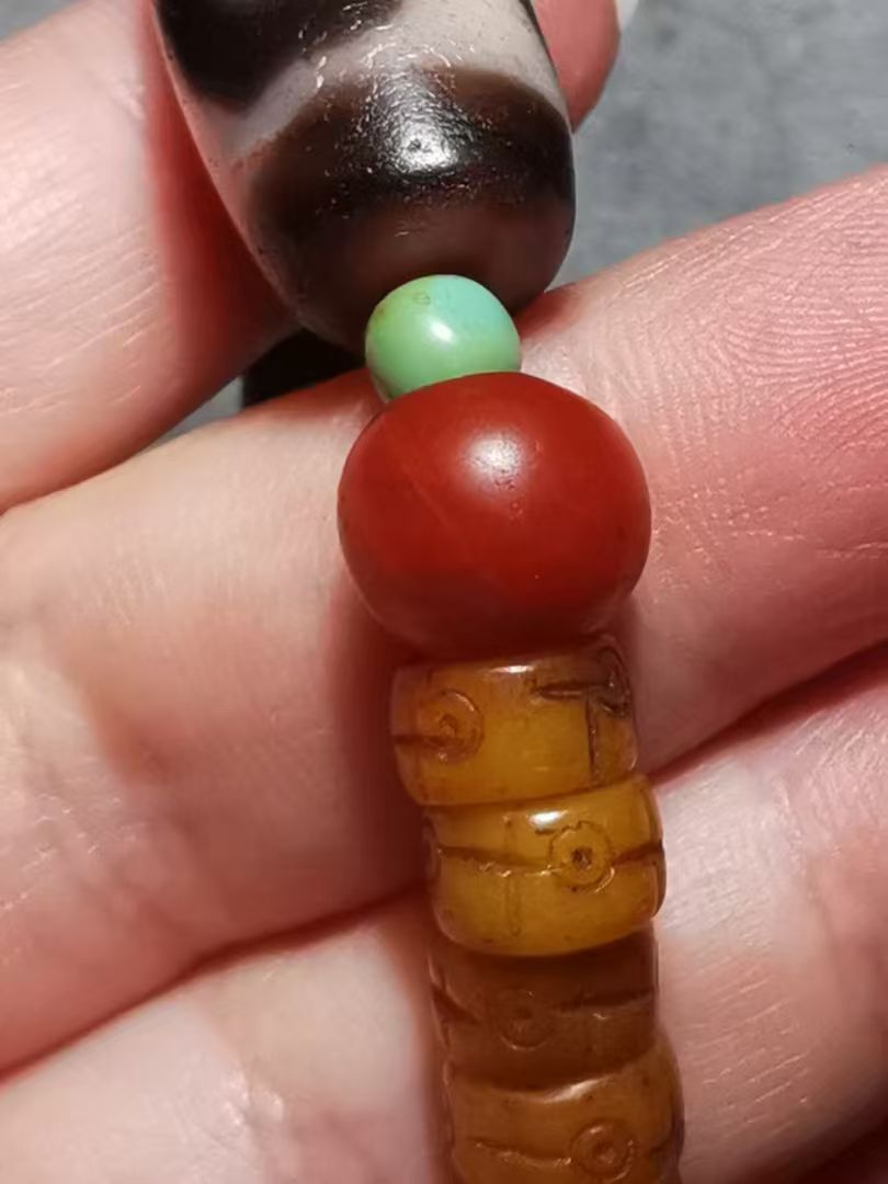 13799 Tibetan Old Qin Cinnabar Agate Three-Eyed Dzi Bead Bracelet with Baoshan South Red Dot-Inscribed Ox Bone  藏传老沁朱砂玛瑙三眼天珠配保山南红点咒牛骨手串