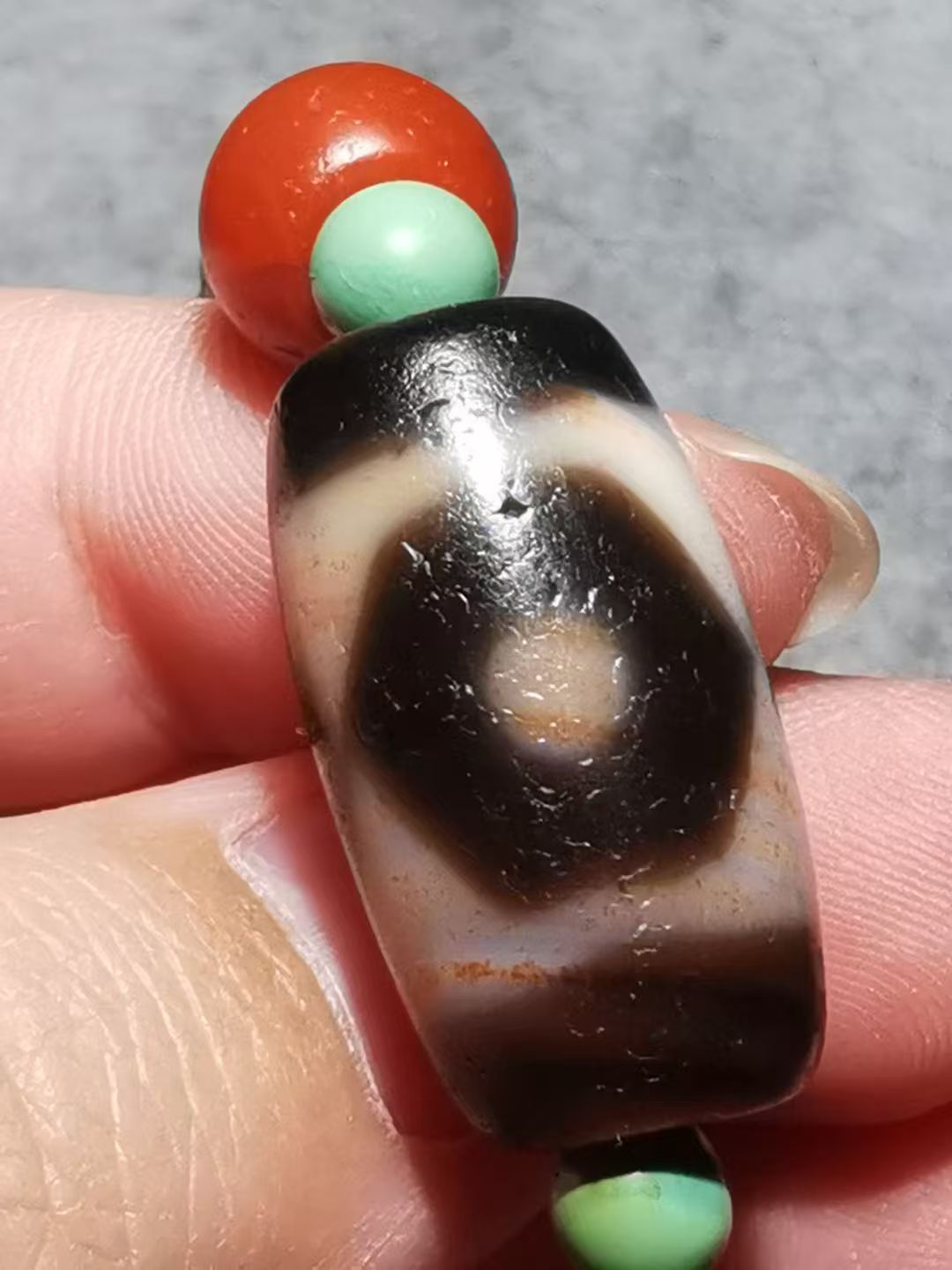 13799 Tibetan Old Qin Cinnabar Agate Three-Eyed Dzi Bead Bracelet with Baoshan South Red Dot-Inscribed Ox Bone  藏传老沁朱砂玛瑙三眼天珠配保山南红点咒牛骨手串