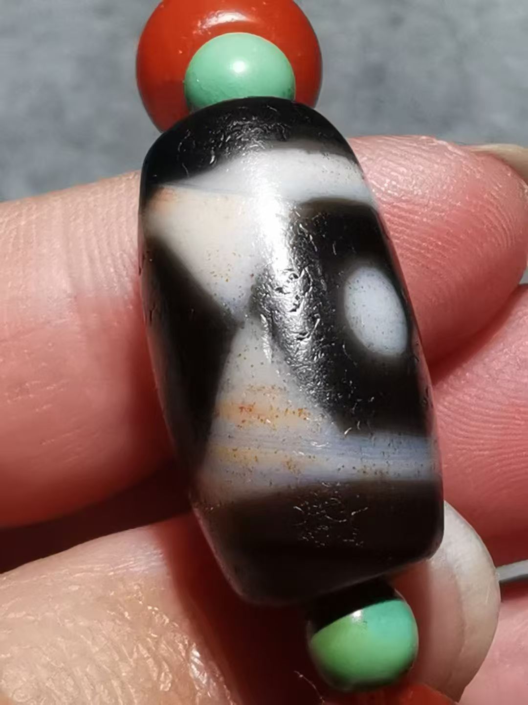 13799 Tibetan Old Qin Cinnabar Agate Three-Eyed Dzi Bead Bracelet with Baoshan South Red Dot-Inscribed Ox Bone  藏传老沁朱砂玛瑙三眼天珠配保山南红点咒牛骨手串