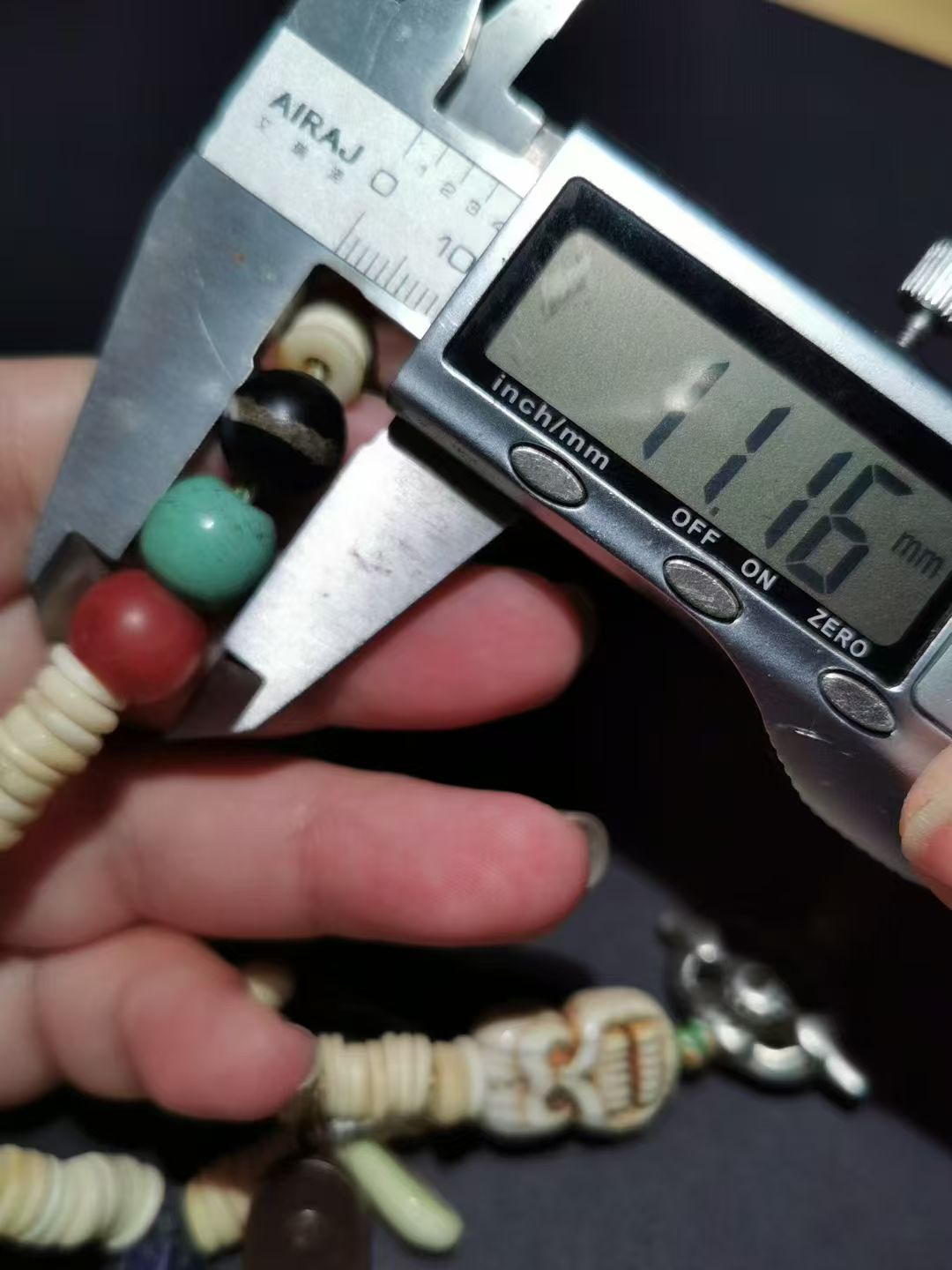 15345-2688    Old High-Grade Tibetan White 108 Beads with Old Turquoise, Southern Red Medicine Buddha Top Bead, Old Lapis Lazuli Armor Bead, Old Black Stone Spacer, and Shitoulin Master Three-Piece Connector藏传老高级白108手持配老绿松南红药师顶珠老青金圣甲老黑石卡子老高级白骰子、尸陀林主三通