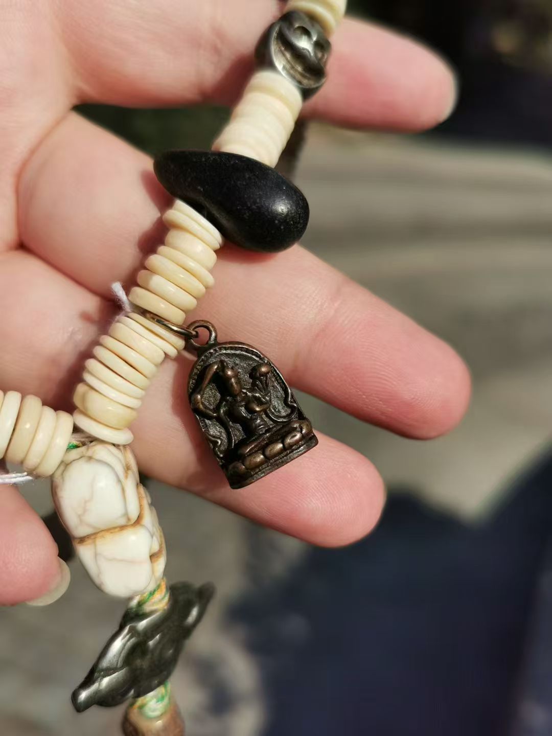 15345-2688    Old High-Grade Tibetan White 108 Beads with Old Turquoise, Southern Red Medicine Buddha Top Bead, Old Lapis Lazuli Armor Bead, Old Black Stone Spacer, and Shitoulin Master Three-Piece Connector藏传老高级白108手持配老绿松南红药师顶珠老青金圣甲老黑石卡子老高级白骰子、尸陀林主三通