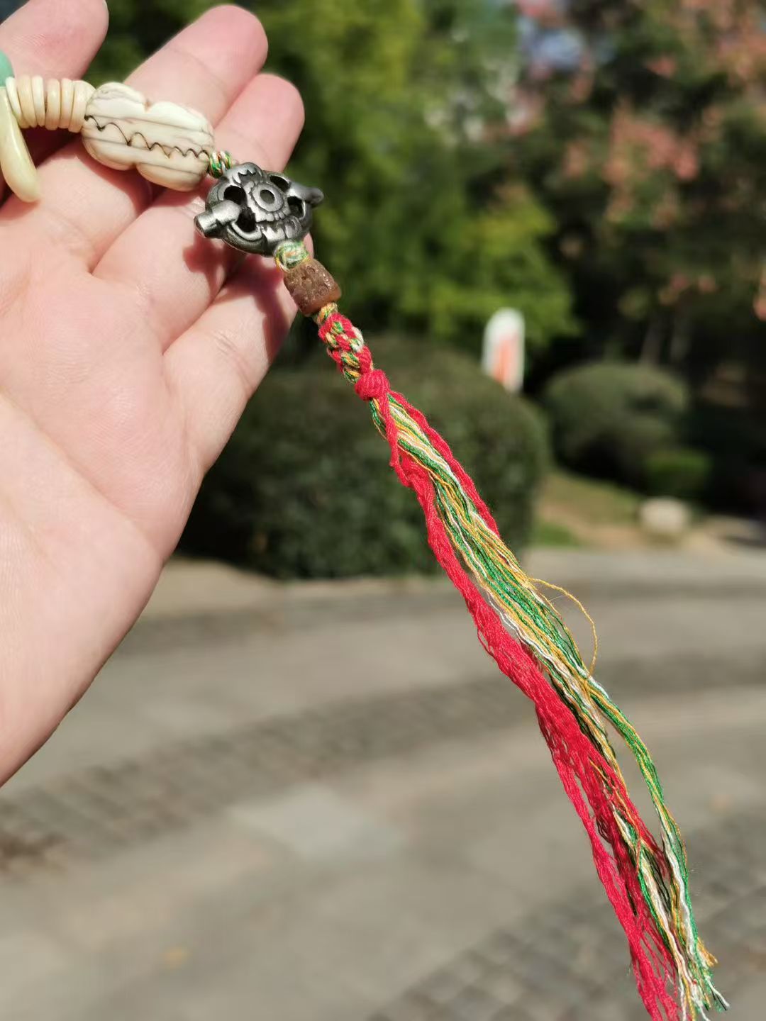 15345-2688    Old High-Grade Tibetan White 108 Beads with Old Turquoise, Southern Red Medicine Buddha Top Bead, Old Lapis Lazuli Armor Bead, Old Black Stone Spacer, and Shitoulin Master Three-Piece Connector藏传老高级白108手持配老绿松南红药师顶珠老青金圣甲老黑石卡子老高级白骰子、尸陀林主三通