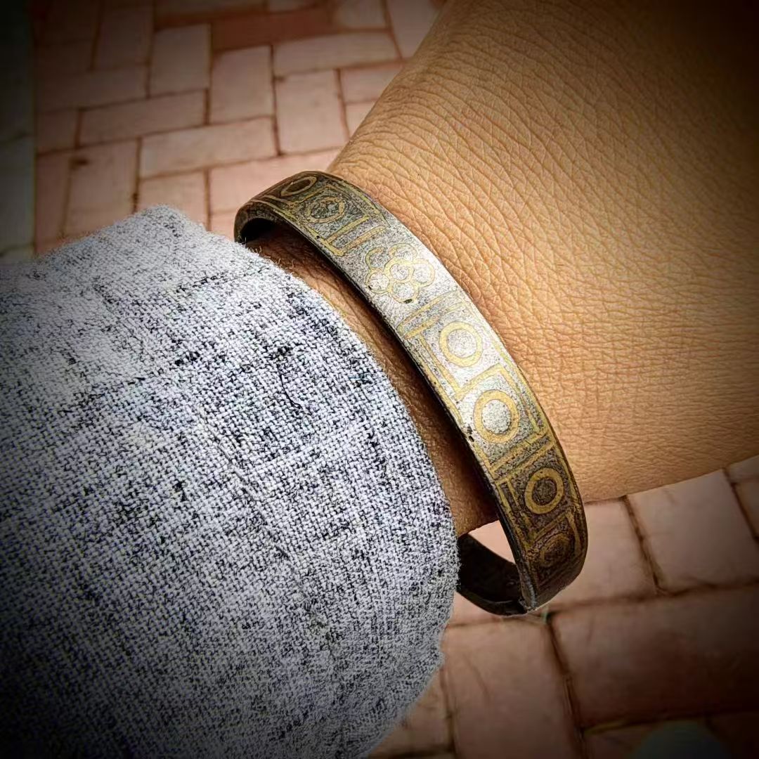 15290   Tibetan Heritage Collector's Edition Old Cold Iron Inlaid Gold Bracelet藏地传世收藏级老寒铁错金手镯