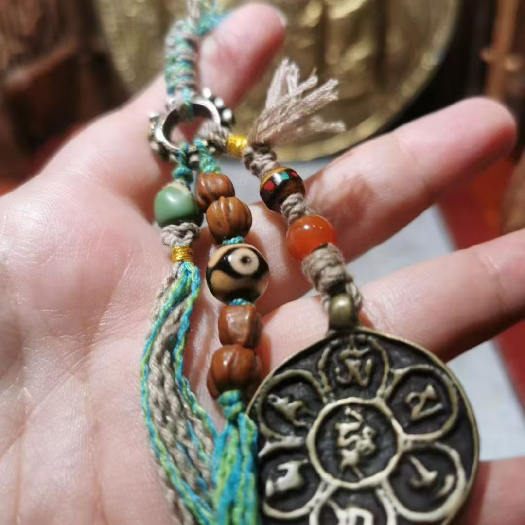 15016   Tibetan Feng Handmade Old Lima Copper Six-Syllable Mantra Pendant with Passion Fruit Seed Dzi Bead and Bone Dice Waist Hanging 藏风手编老利马铜六字真言牌配百香籽天珠牛骨骰子腰挂